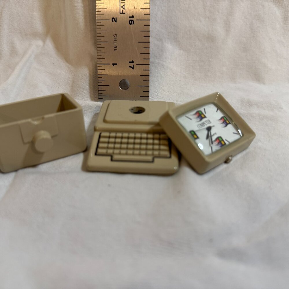 Miniature Windows Computer Clock - Picture 2 of 3